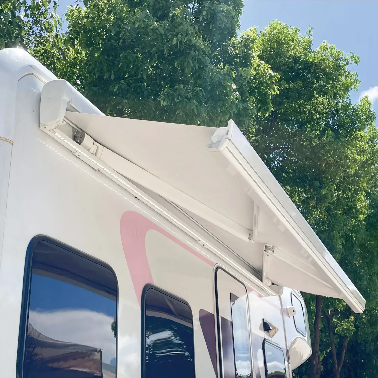 Awnlux Lightweight Manual Electric RV Sun Shade Cassette Box Awning Motorhomes Caravan Camper Van Awning With Led Light
Awnlux Lightweight Manual Electric RV Sun Shade Cassette Box Awning Motorhomes Caravan Camper Van Awning With Led Light