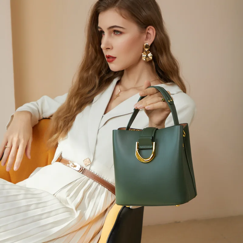 Luxury Women Star Handbag 2025 New Design 100% Genuine Leather Totes Bag Casual Crossbody Bag Lady Fashion Messenger Bucket Bag
Luxury Women Star Handbag 2025 New Design 100% Genuine Leather Totes Bag Casual Crossbody Bag Lady Fashion Messenger Bucket Bag