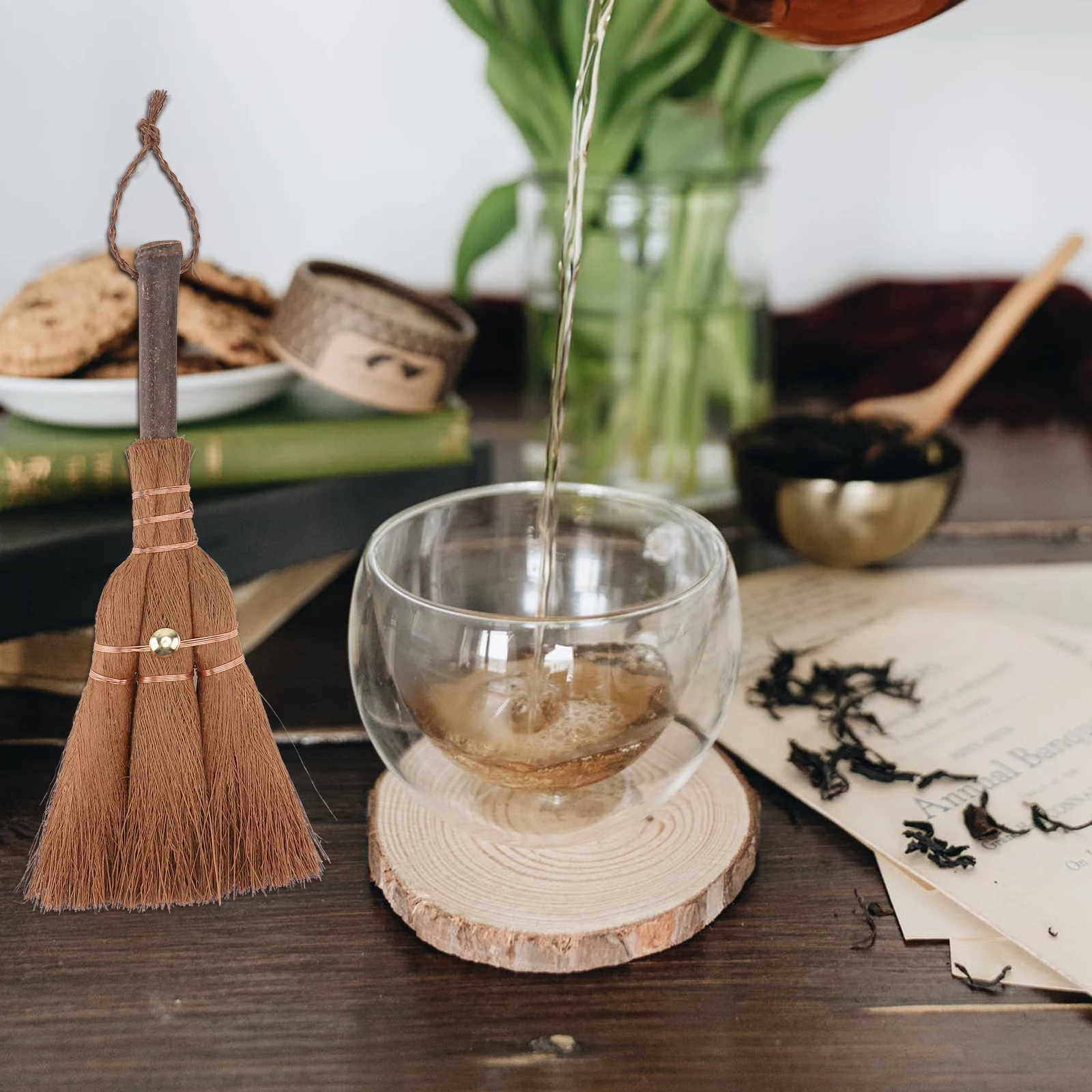 Natural Palm Broom Mini Household Cleaning Tool Lightweight Durable Long Service Life Easy Storage Hanging Rope Design Delicate
Natural Palm Broom Mini Household Cleaning Tool Lightweight Durable Long Service Life Easy Storage Hanging Rope Design Delicate