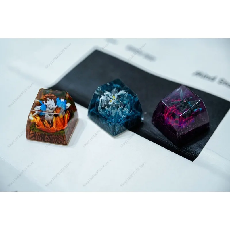 Колпачки для клавиш в стиле аниме Pokemon Tao Trio set Kyurem Reshiram Zekrom, прозрачные стереоскопические клавиши из смолы для механической клавиатуры, лучшие подарки
Колпачки для клавиш в стиле аниме Pokemon Tao Trio set Kyurem Reshiram Zekrom, прозрачные стереоскопические клавиши из смолы для механической клавиатуры, лучшие подарки
