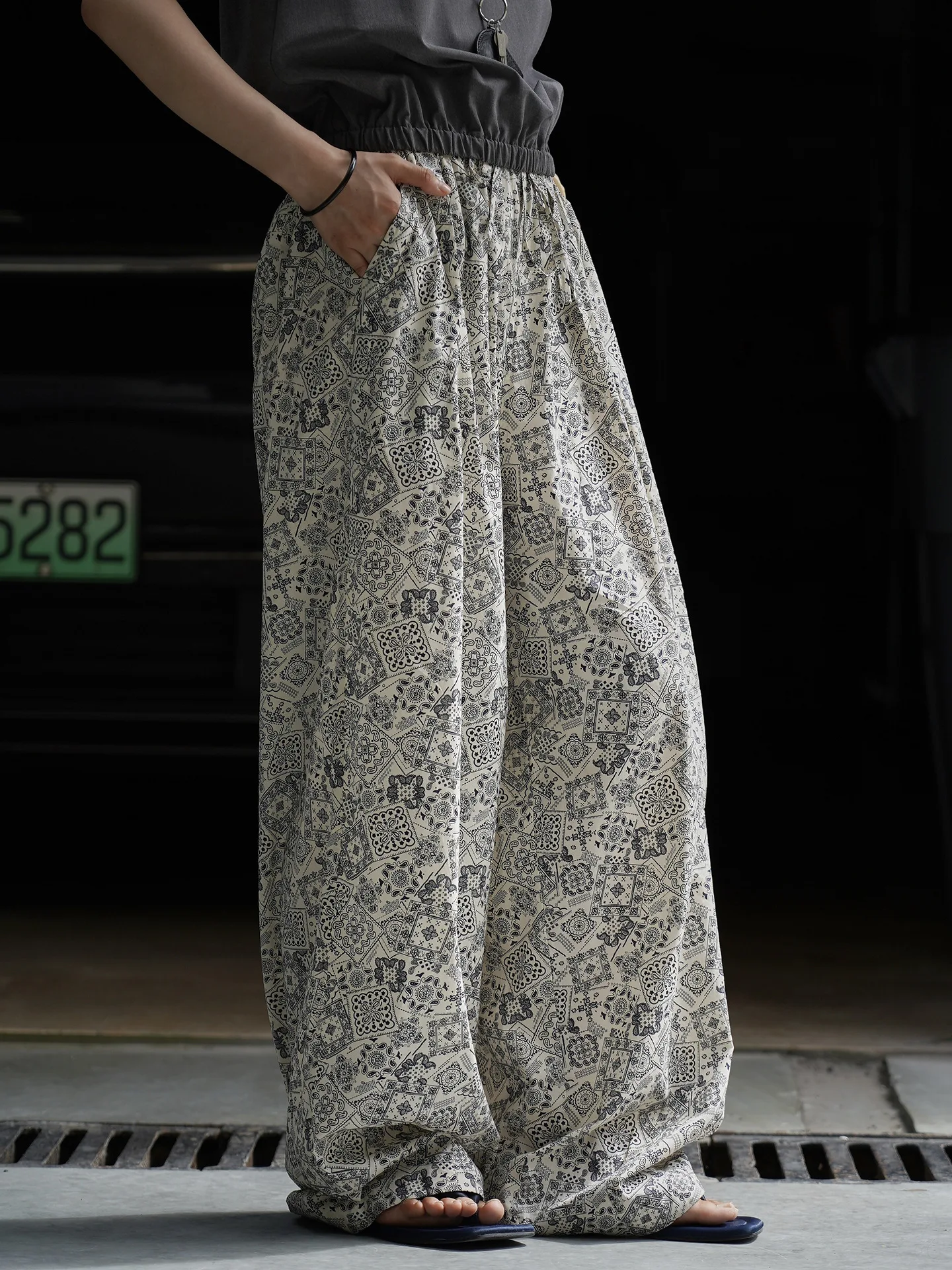 Summer women's casual geometric printed high waisted loose wide leg pants 
Summer women's casual geometric printed high waisted loose wide leg pants