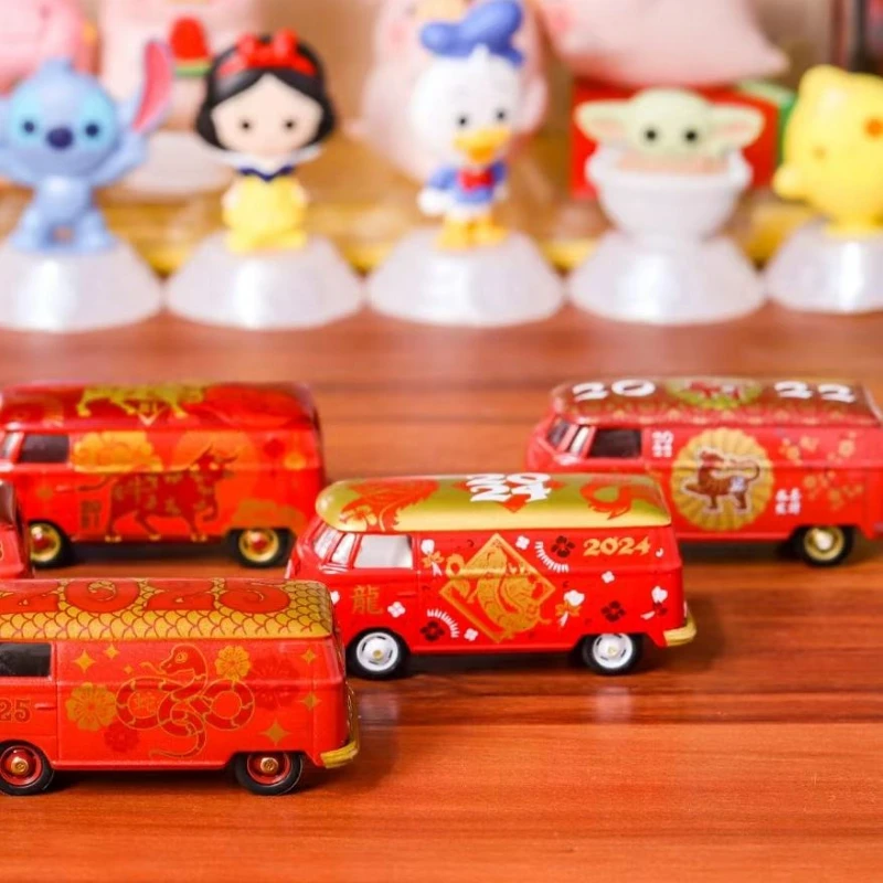 1:64 2024 Volkswagen Type 2 Панель VAN Литая под давлением модель автомобиля из металлического сплава Игрушки для коллекции подарков Добро пожаловать продукт
1:64 2024 Volkswagen Type 2 Панель VAN Литая под давлением модель автомобиля из металлического сплава Игрушки для коллекции подарков Добро пожаловать продукт