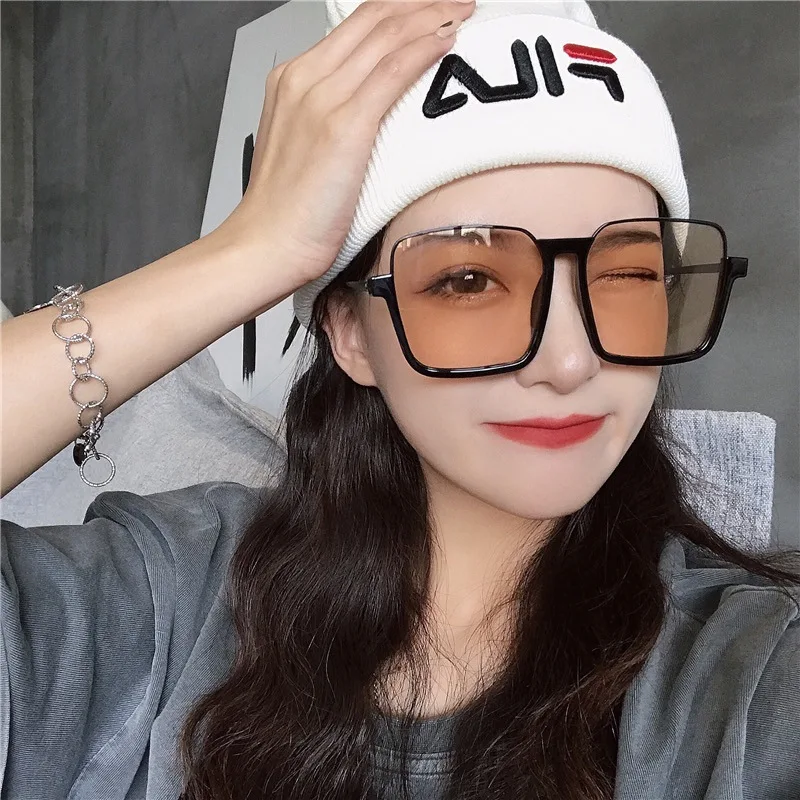 Retro Punk Sunglasses Women Cool Street Shot Sunshade Glasses Dustproof Windproof Riding Glasses UV400 Sunglasses Men
Retro Punk Sunglasses Women Cool Street Shot Sunshade Glasses Dustproof Windproof Riding Glasses UV400 Sunglasses Men