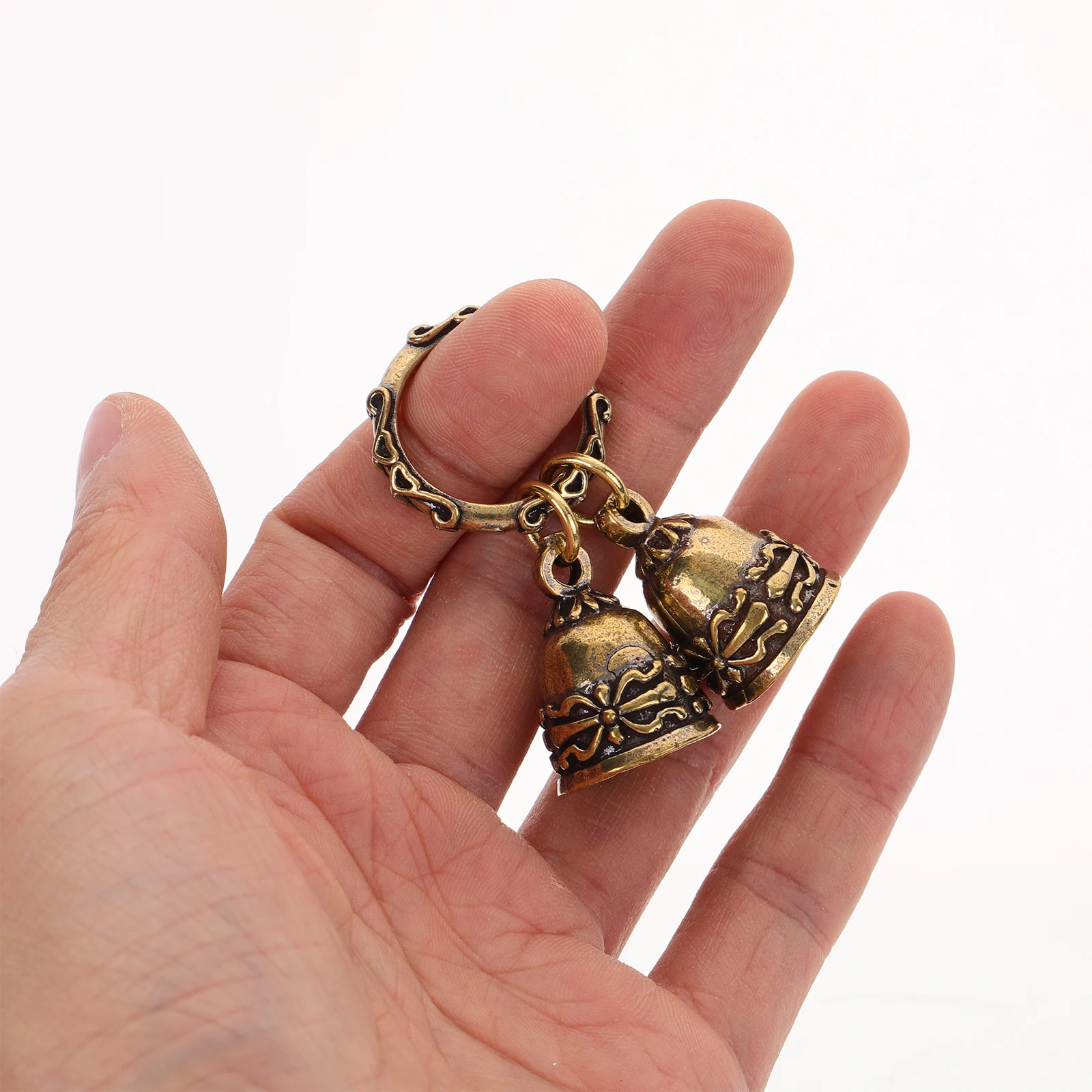 Vintage Bell Pendant Brass Keychain Decor Craft Bells DIY Hanging Ornament Exquisite Design Retro Keyring
Vintage Bell Pendant Brass Keychain Decor Craft Bells DIY Hanging Ornament Exquisite Design Retro Keyring