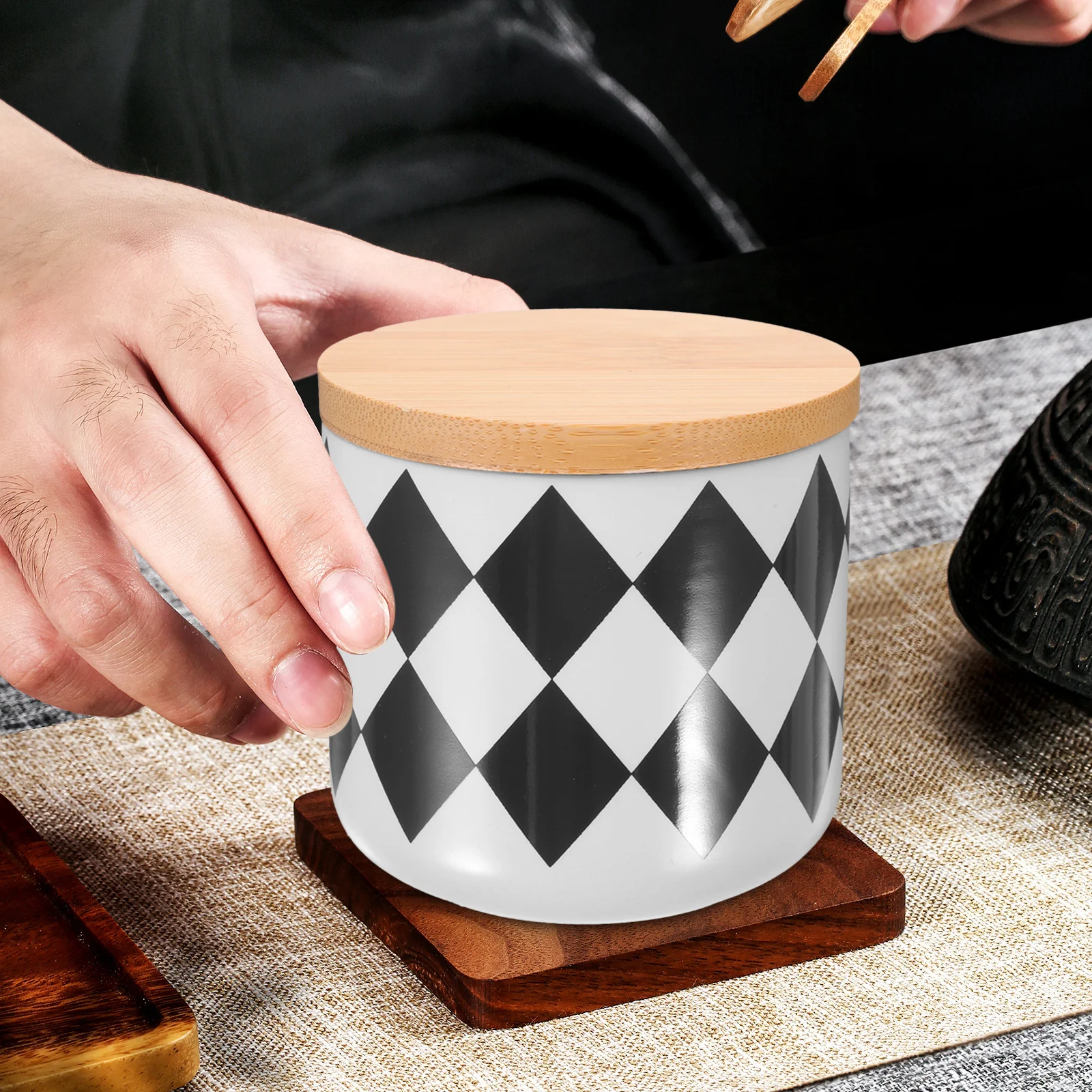 Ceramic Food Jar with Wood Lid Tea Leaves Storage Container Suitable for Coffee Beans Sugar Spices Kitchen Decorative 
Ceramic Food Jar with Wood Lid Tea Leaves Storage Container Suitable for Coffee Beans Sugar Spices Kitchen Decorative