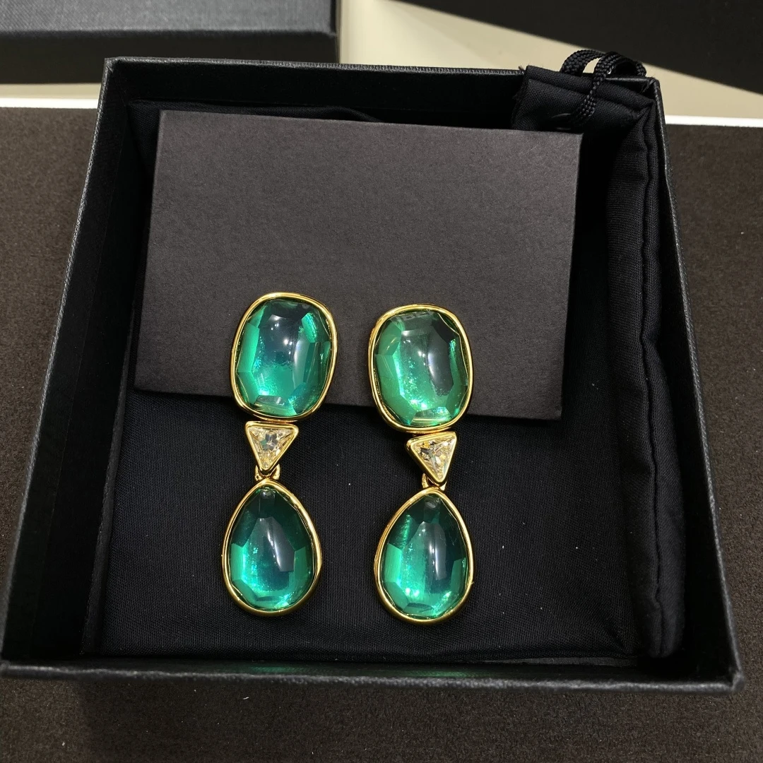 Europe America Vintage Gemstone Blue Green Crystal Earrings Ear Clip Woman Top Quality Luxury Jewelry
Europe America Vintage Gemstone Blue Green Crystal Earrings Ear Clip Woman Top Quality Luxury Jewelry