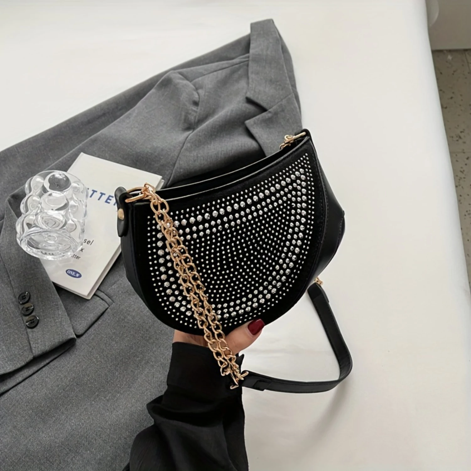 Trendy Rhinestone Chain Strap Crossbody Purse - Summer Fashion
Trendy Rhinestone Chain Strap Crossbody Purse - Summer Fashion