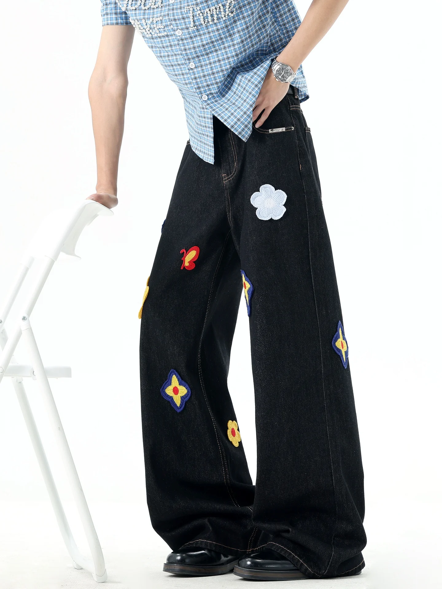 American Style Floral Embroidery Denim Men's High Street Unique Design Wide Leg Straight Knife Micro Flare Pants
American Style Floral Embroidery Denim Men's High Street Unique Design Wide Leg Straight Knife Micro Flare Pants