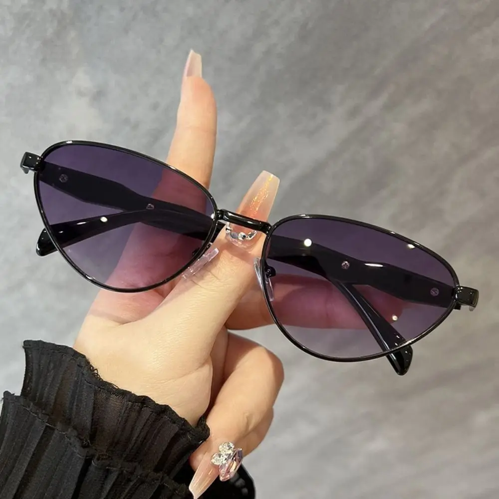 Designer New Triangle Sun Glasses Luxury Alloy Cat Eye Sunglasses Travel UV400 Spicy Girls Shades Glasses Summer
Designer New Triangle Sun Glasses Luxury Alloy Cat Eye Sunglasses Travel UV400 Spicy Girls Shades Glasses Summer