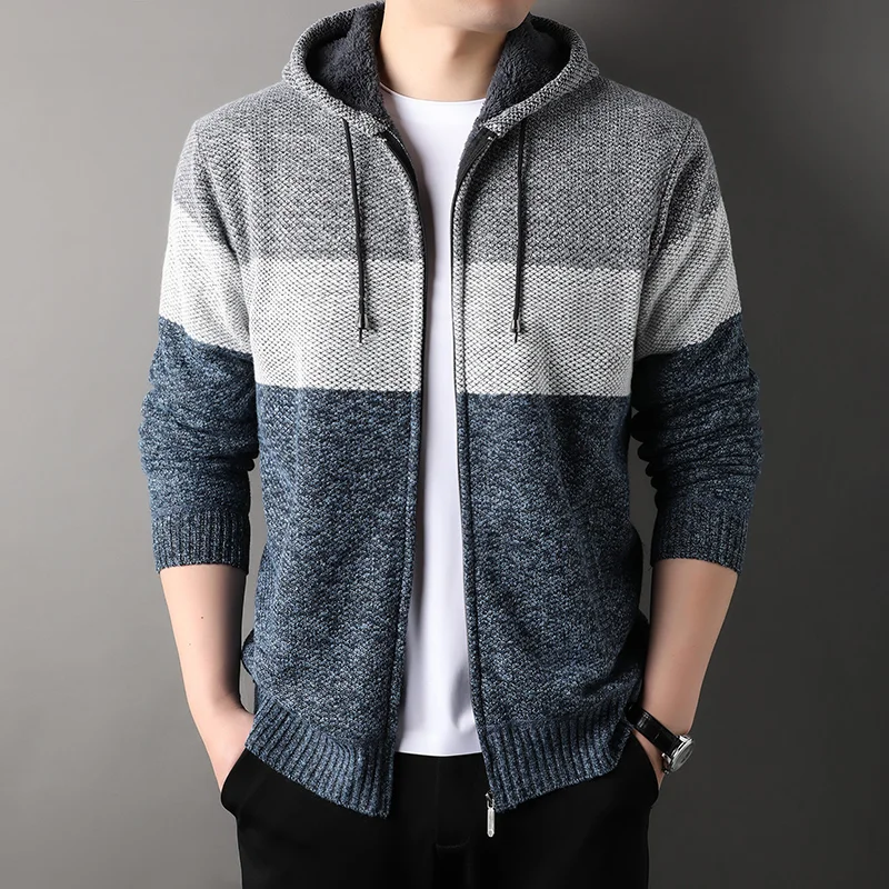 Новый мужской зимний кардиган-свитер с капюшоном на молнии, вязаный, в корейском стиле, с цветными вставками, теплый, из флиса
Новый мужской зимний кардиган-свитер с капюшоном на молнии, вязаный, в корейском стиле, с цветными вставками, теплый, из флиса