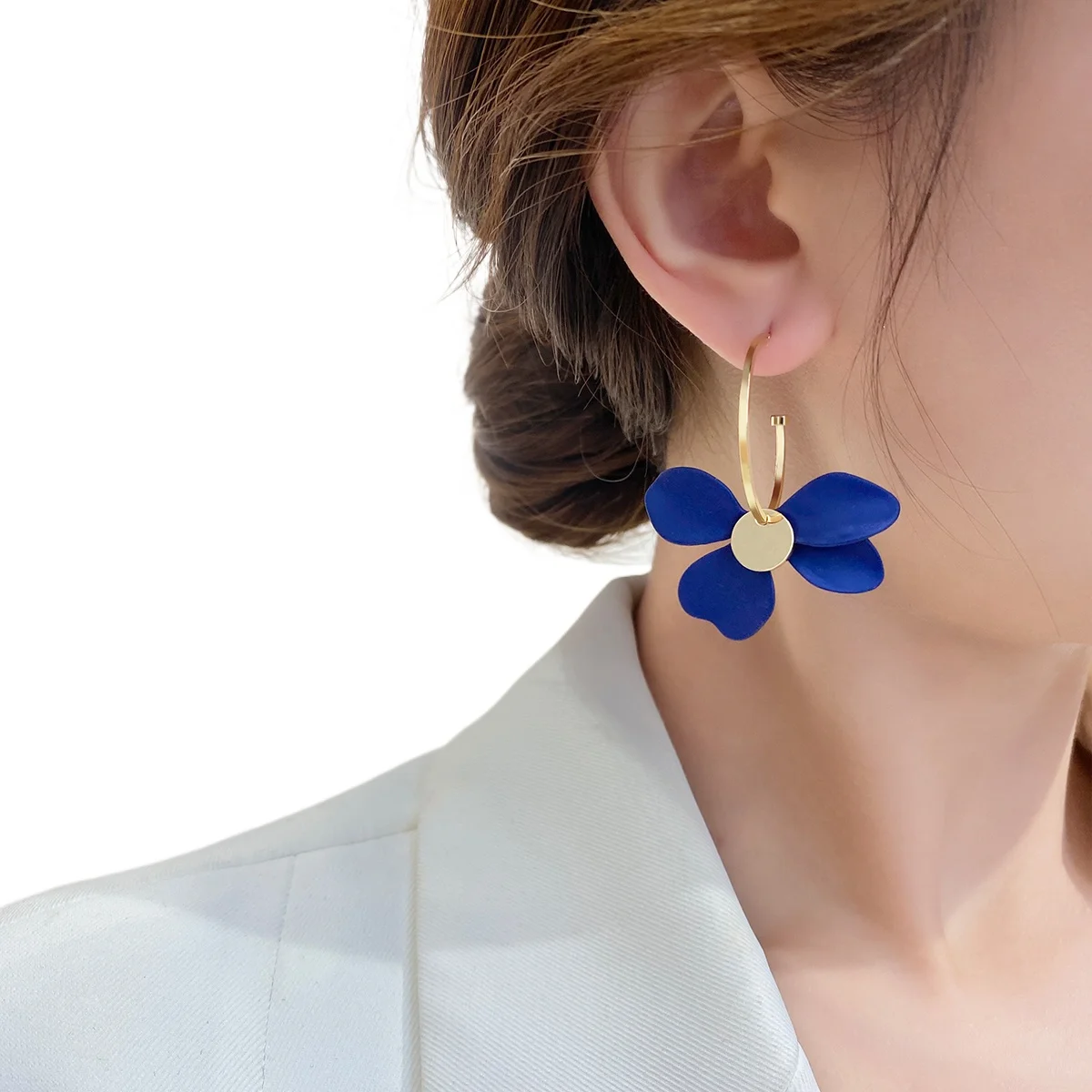 *Summer flower asymmetrical earrings with niche design, high-end earrings with versatile temperament
*Summer flower asymmetrical earrings with niche design, high-end earrings with versatile temperament