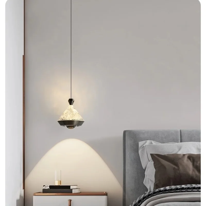 Bedroom bedside pendant light, luxurious decoration atmosphere, bar counter entrance pendant light
Bedroom bedside pendant light, luxurious decoration atmosphere, bar counter entrance pendant light