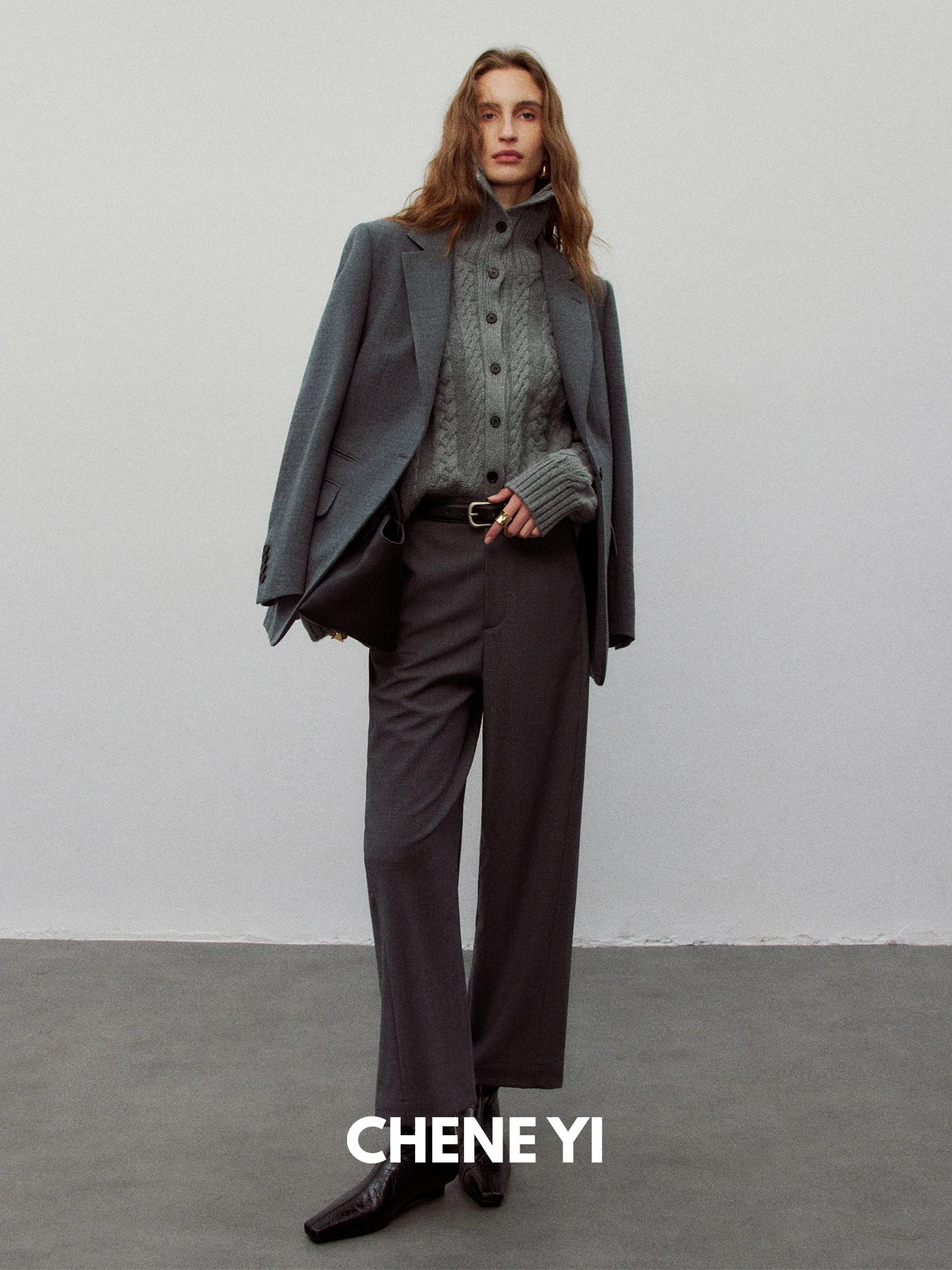 Классические пригородные брюки CHENE Harlan, повседневные шерстяные брюки с девятью зубцами, универсальные женские брюки с большим дизайном
Классические пригородные брюки CHENE Harlan, повседневные шерстяные брюки с девятью зубцами, универсальные женские брюки с большим дизайном