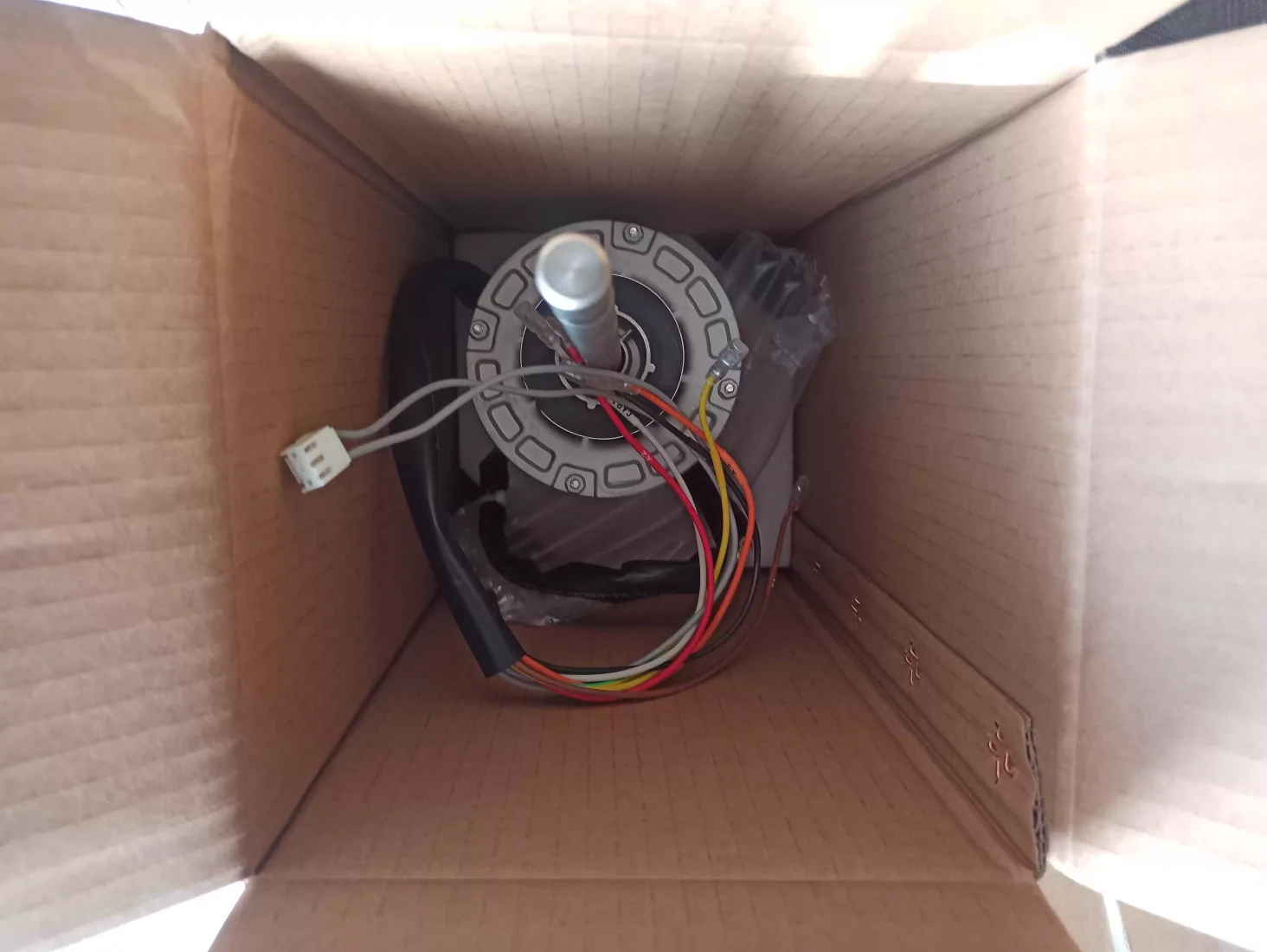 New Hisense Hitachi central air conditioner RPI-56FSG1QL fan motor H7B00159A YTP45-6P
New Hisense Hitachi central air conditioner RPI-56FSG1QL fan motor H7B00159A YTP45-6P