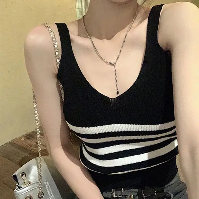 Korean Faion Vne Tank Top Csole Women Sexy Tops 2024 Autumn Season Other Material 00% Ladies Premium Faion Clothing
Korean Faion Vne Tank Top Csole Women Sexy Tops 2024 Autumn Season Other Material 00% Ladies Premium Faion Clothing