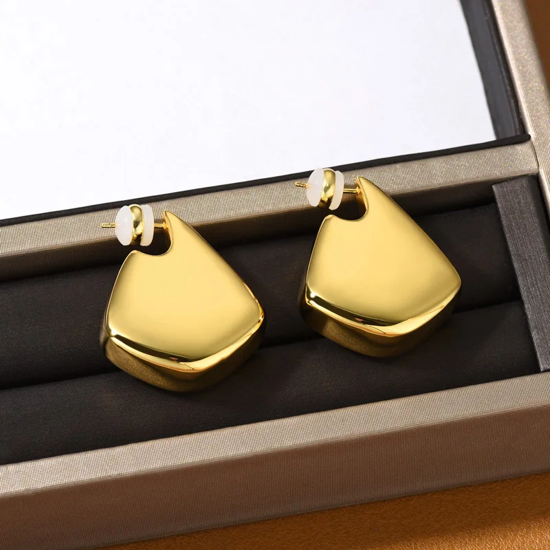 European and American Fashion Love Triangle Titanium Steel Silver Needle Luxury Retro Earrings
European and American Fashion Love Triangle Titanium Steel Silver Needle Luxury Retro Earrings