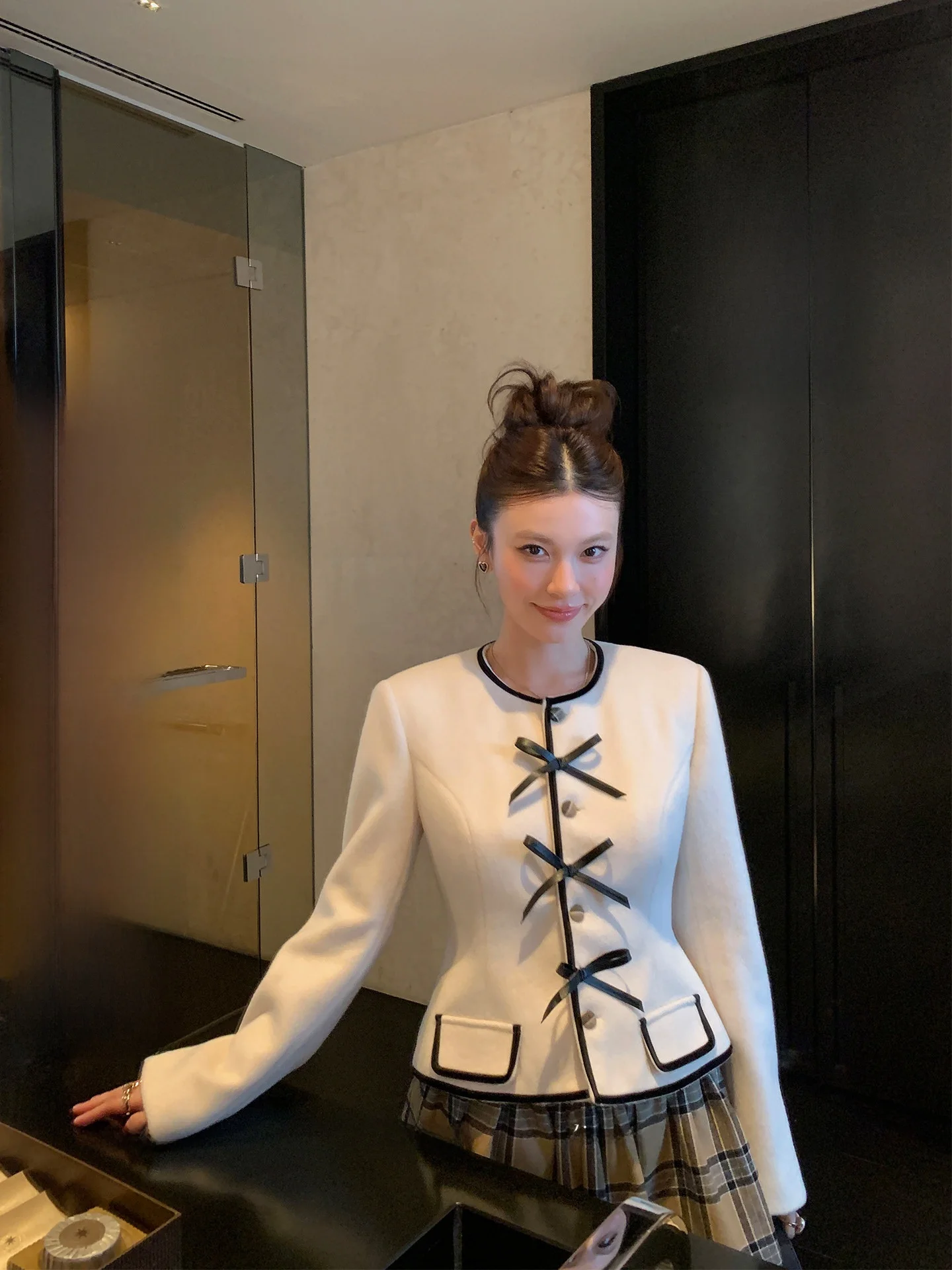 LIONE зимнее шерстяное пальто и клетчатая юбка, женский комплект Faion Ele Sle на пуговицах с хлопковой подкладкой и застежкой на талии
LIONE зимнее шерстяное пальто и клетчатая юбка, женский комплект Faion Ele Sle на пуговицах с хлопковой подкладкой и застежкой на талии