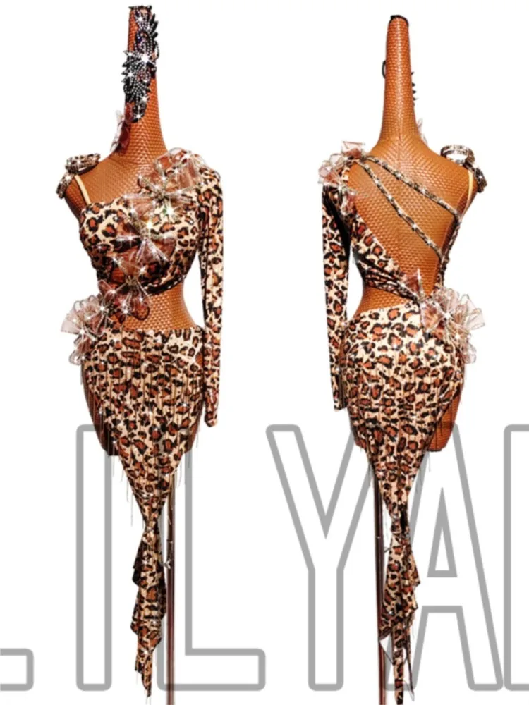 New Latin Dance Competition Adult Female Leopard Pattern European And American Fashion Diagonal Shoulder Shining Diamond Skirt
New Latin Dance Competition Adult Female Leopard Pattern European And American Fashion Diagonal Shoulder Shining Diamond Skirt