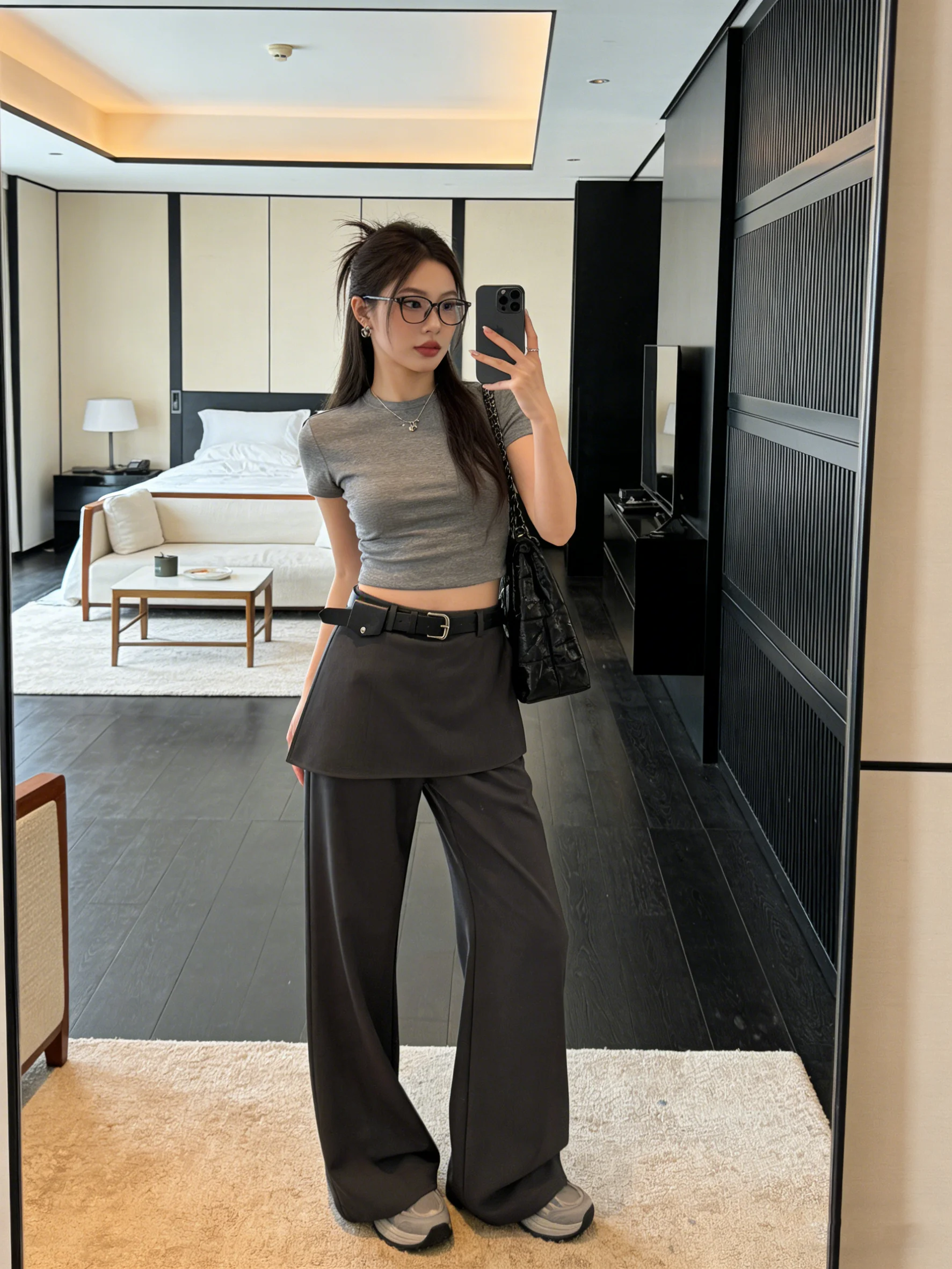 Spring New Arrival Retro Deep Grey Skin-friendly Slimming Casual Bell Bottom Pants High Waist Fake Two-piece Cheeky Skirt
Spring New Arrival Retro Deep Grey Skin-friendly Slimming Casual Bell Bottom Pants High Waist Fake Two-piece Cheeky Skirt