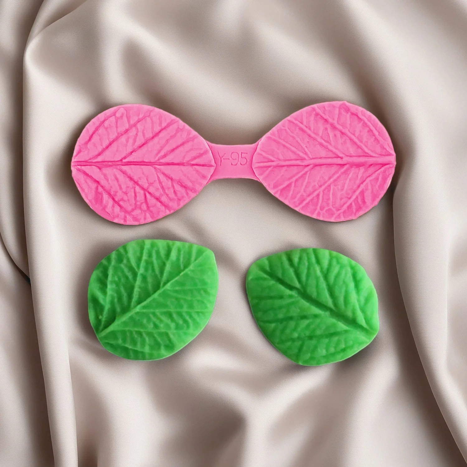 3D Flower Leaf Silicone Mold 5 Petal for Cake Decorating Chocolate Candy Baking Kitchen Tool Supplies
3D Flower Leaf Silicone Mold 5 Petal for Cake Decorating Chocolate Candy Baking Kitchen Tool Supplies