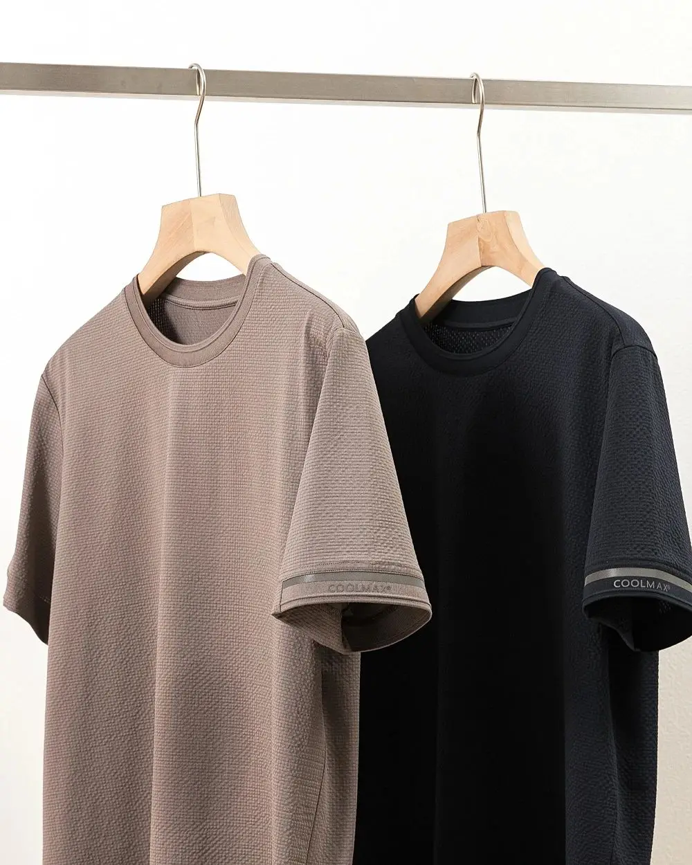 Мужская футболка с круглым вырезом из ткани Cool Feeling Bubble Fabric, летняя новинка, приталенный крой, городской стиль, однотонная.
Мужская футболка с круглым вырезом из ткани Cool Feeling Bubble Fabric, летняя новинка, приталенный крой, городской стиль, однотонная.