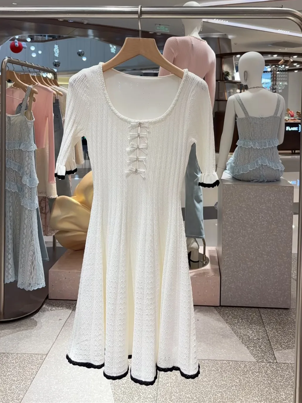 Elegant Knitted Short Sleeve Slim Fit Dress Knot Waist Cinching High End Version European Style Summer Dress for Women
Elegant Knitted Short Sleeve Slim Fit Dress Knot Waist Cinching High End Version European Style Summer Dress for Women