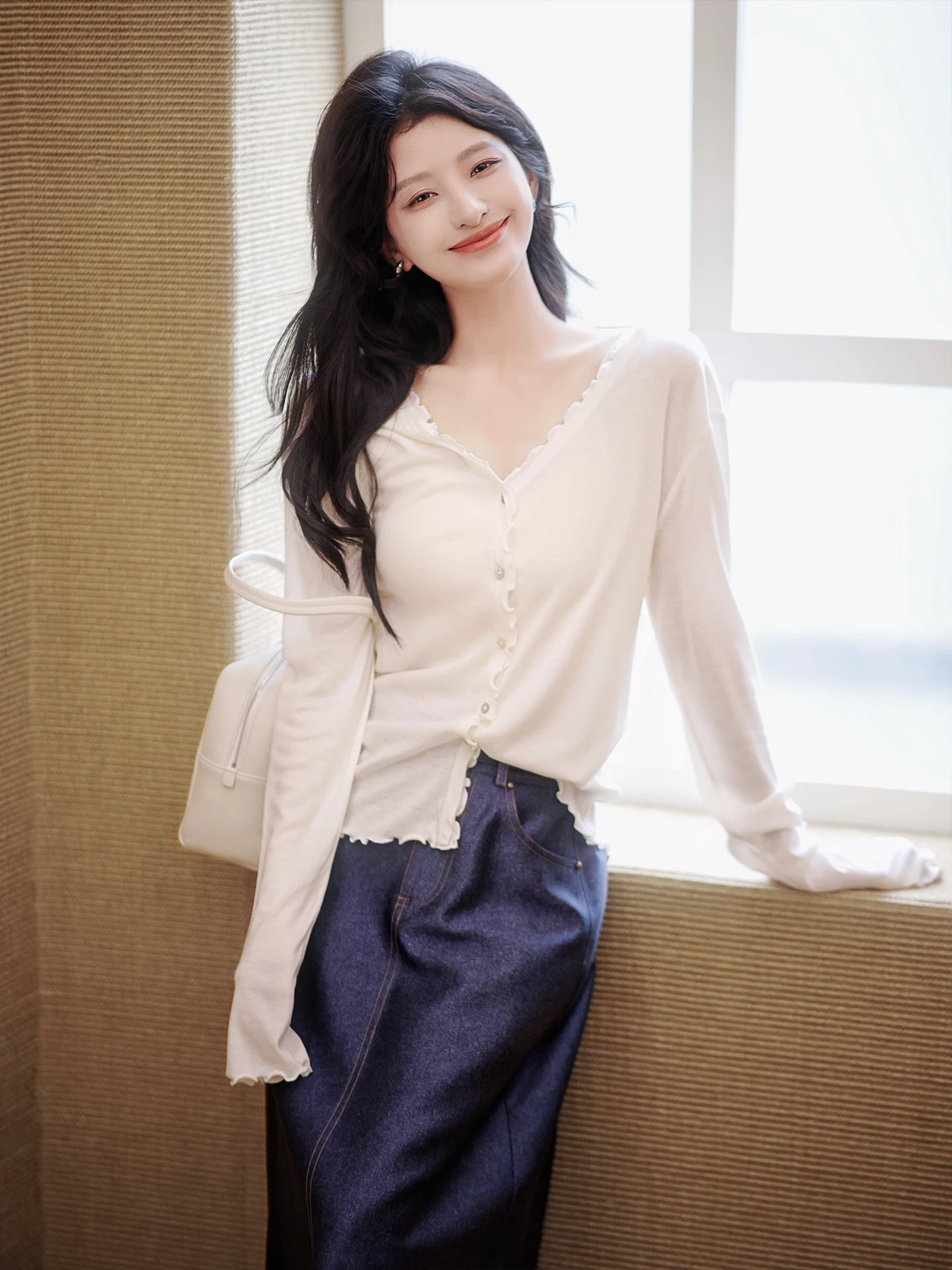 ZhaodaXi White Truffle Silk V-ne Slim Fit Soft Touch Long Sve Knitted irt Women's Commute Sle Regular Length Button up
ZhaodaXi White Truffle Silk V-ne Slim Fit Soft Touch Long Sve Knitted irt Women's Commute Sle Regular Length Button up