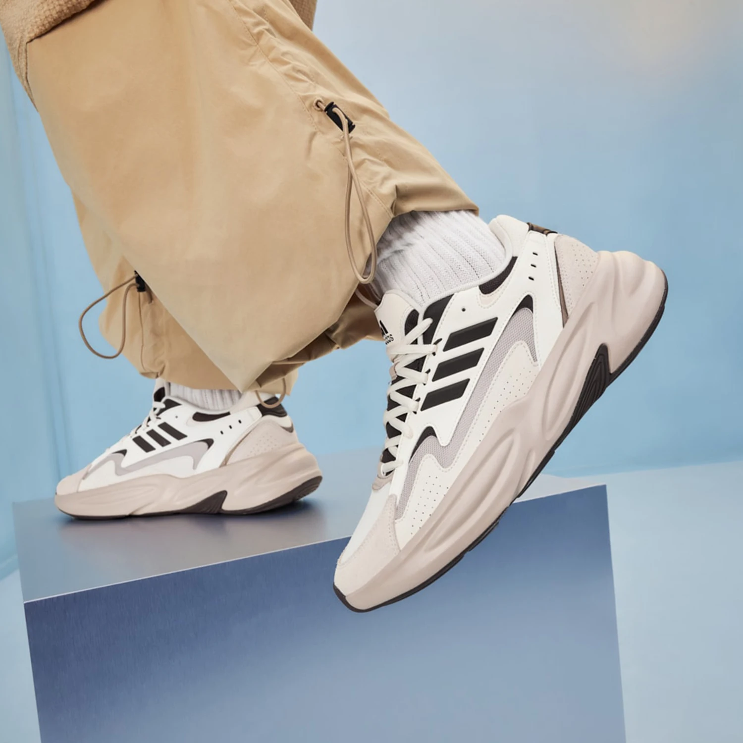 Аутентичные модные унисекс противоскользящие туфли для папы Adidas на толстой подошве JR3201
Аутентичные модные унисекс противоскользящие туфли для папы Adidas на толстой подошве JR3201