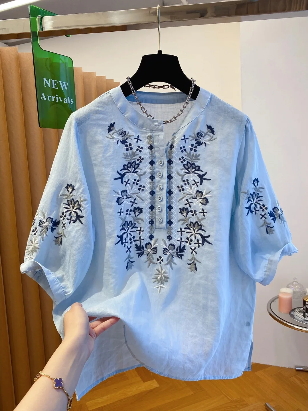 Blue Flax Loose Heavy Embroidery f Sve irt Korean Sle Commute Wind Summer New Arrival Big Brand High End Feeling
Blue Flax Loose Heavy Embroidery f Sve irt Korean Sle Commute Wind Summer New Arrival Big Brand High End Feeling