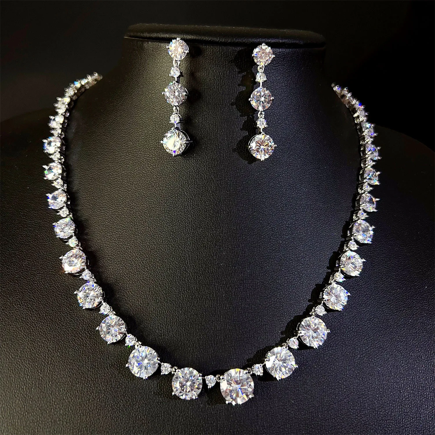 New Classic Cute Round Daily Jewellery Ladies Necklace Earrings 2 Pcs Set Set Suitable for Party Travel Wedding Prom Gift M-639
New Classic Cute Round Daily Jewellery Ladies Necklace Earrings 2 Pcs Set Set Suitable for Party Travel Wedding Prom Gift M-639