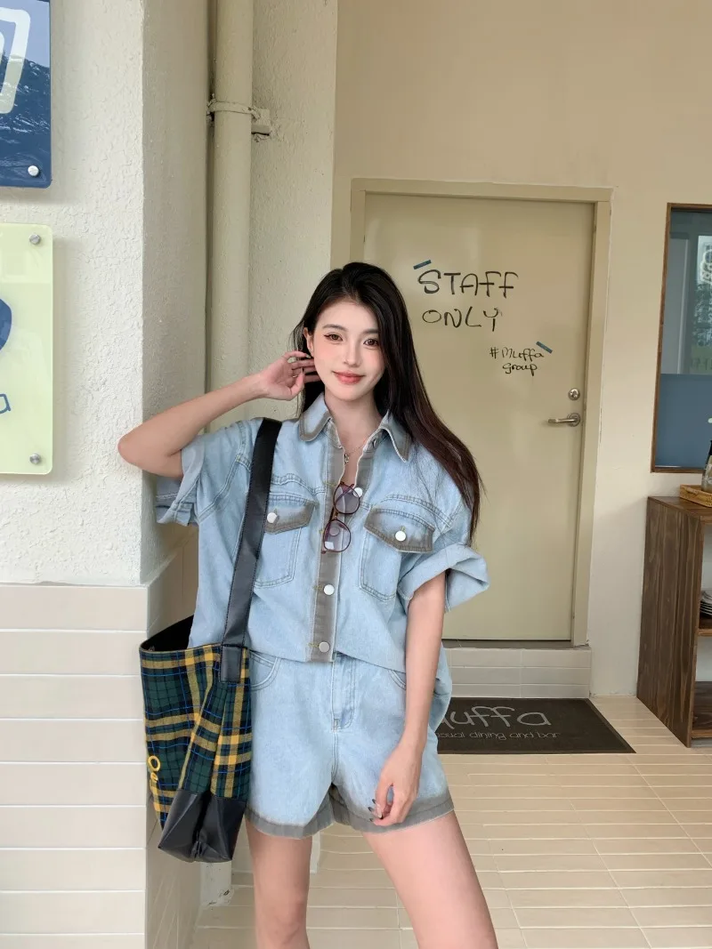 Casual Denim Suit Women's Summer Turn-down Collar Short-sleeved Shirt High Waisted Shorts Two-piece Set Fashion Female Clothes
Casual Denim Suit Women's Summer Turn-down Collar Short-sleeved Shirt High Waisted Shorts Two-piece Set Fashion Female Clothes