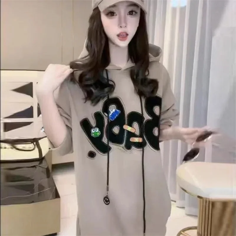 Korean Fashion Letter 2023 Hooded Trend Sweater Women's Autumn And Winter New Design Sense Niche Loose Joker Long Coat Tide.
Korean Fashion Letter 2023 Hooded Trend Sweater Women's Autumn And Winter New Design Sense Niche Loose Joker Long Coat Tide.