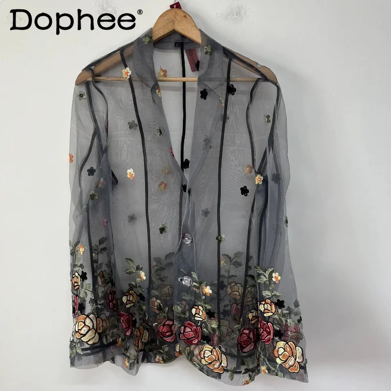 2026 Men's Summer Gorgeous Blazers Chic Rose Colorful Embroidery See-through Organza Suit Jackets Sunscreen Design Comfort Tops
2026 Men's Summer Gorgeous Blazers Chic Rose Colorful Embroidery See-through Organza Suit Jackets Sunscreen Design Comfort Tops