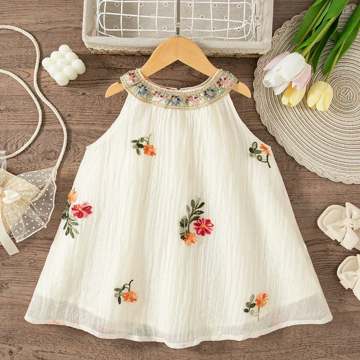 Beach Girls' Dress Summer Girls' Flower Embroidery Decoration Round Neck Sleeveless Princess Dress Children's Clothing
Beach Girls' Dress Summer Girls' Flower Embroidery Decoration Round Neck Sleeveless Princess Dress Children's Clothing