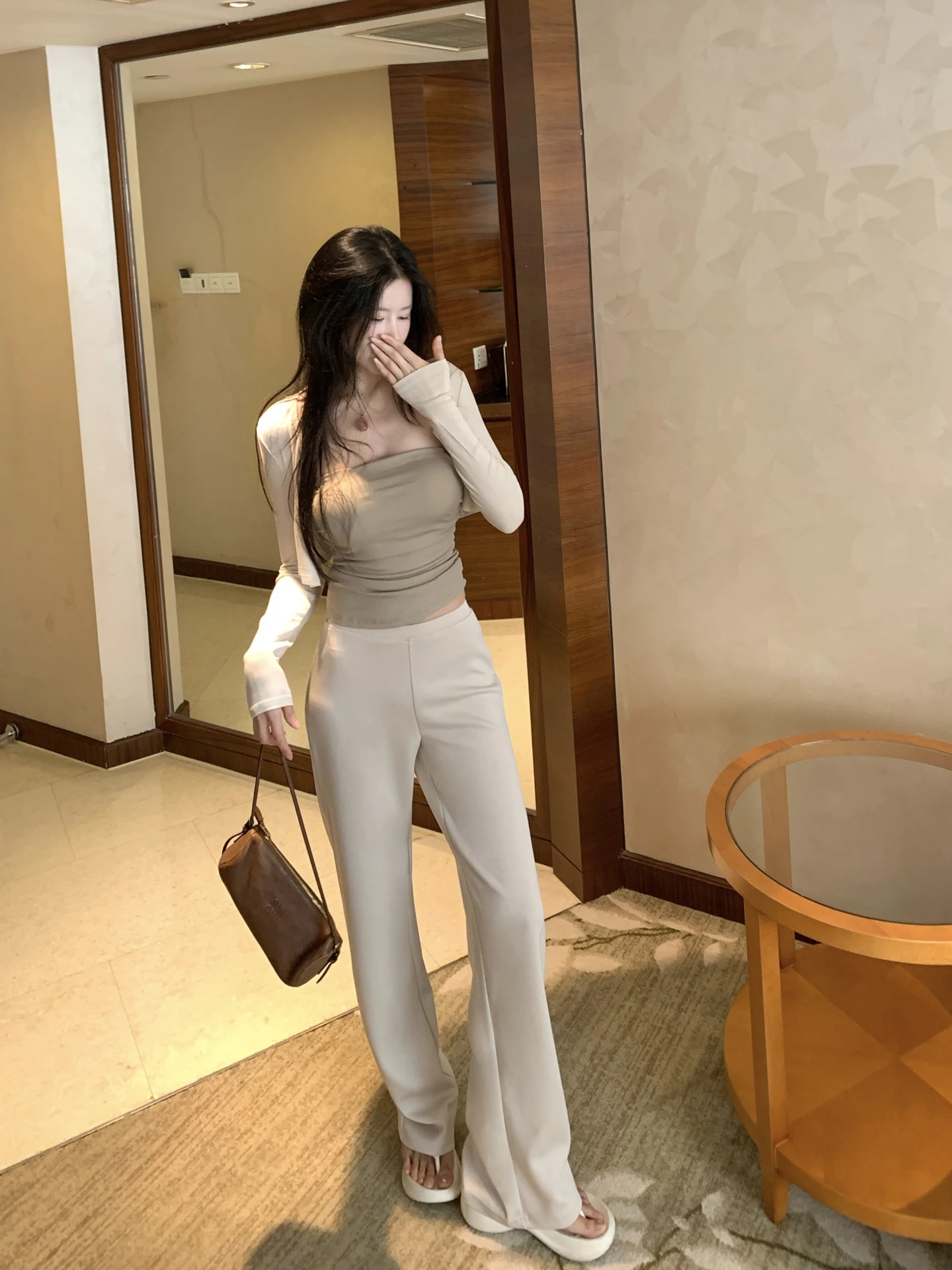 Sexy Pure Desire Three-Piece Set Matou Gentle Miss Rich Strapless Cardigan with Wide Leg Pants Spring Fashion Women's Ensemble
Sexy Pure Desire Three-Piece Set Matou Gentle Miss Rich Strapless Cardigan with Wide Leg Pants Spring Fashion Women's Ensemble