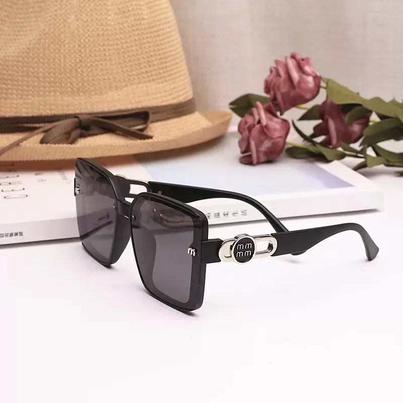 2025 New Fashion Polarized Cool Sunglasses Women Luxury Brand High Quality Letters M Sun Glasses Ladies Gafas De Sol UV400
2025 New Fashion Polarized Cool Sunglasses Women Luxury Brand High Quality Letters M Sun Glasses Ladies Gafas De Sol UV400