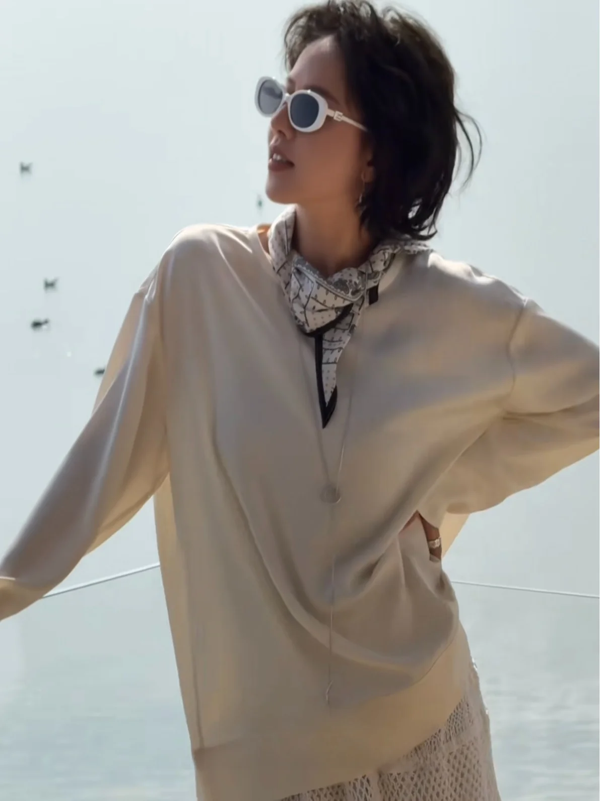 Новая женская повседневная блузка из ацетата с длинным рукавом и круглым вырезом, универсальная, для ранней весны, модная
Новая женская повседневная блузка из ацетата с длинным рукавом и круглым вырезом, универсальная, для ранней весны, модная