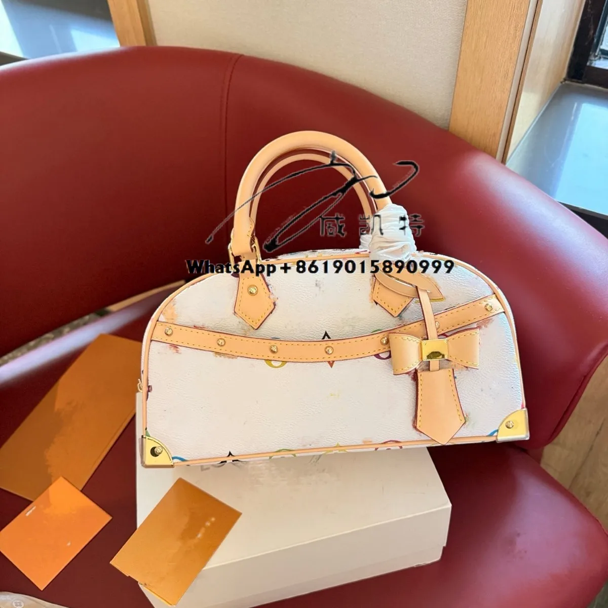 25 New Portable White Tri-color Series Home Bow Versatile Fashion Shoulder Messenger Bag
25 New Portable White Tri-color Series Home Bow Versatile Fashion Shoulder Messenger Bag
