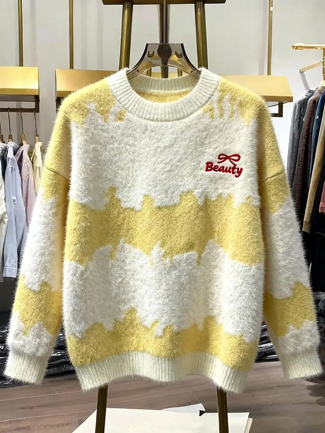 Осенне-зимний женский свитер 2026: мягкий, уютный, высококачественный вязаный пуловер с круглым вырезом, модный топ в стиле колор-блок для девушек
Осенне-зимний женский свитер 2026: мягкий, уютный, высококачественный вязаный пуловер с круглым вырезом, модный топ в стиле колор-блок для девушек