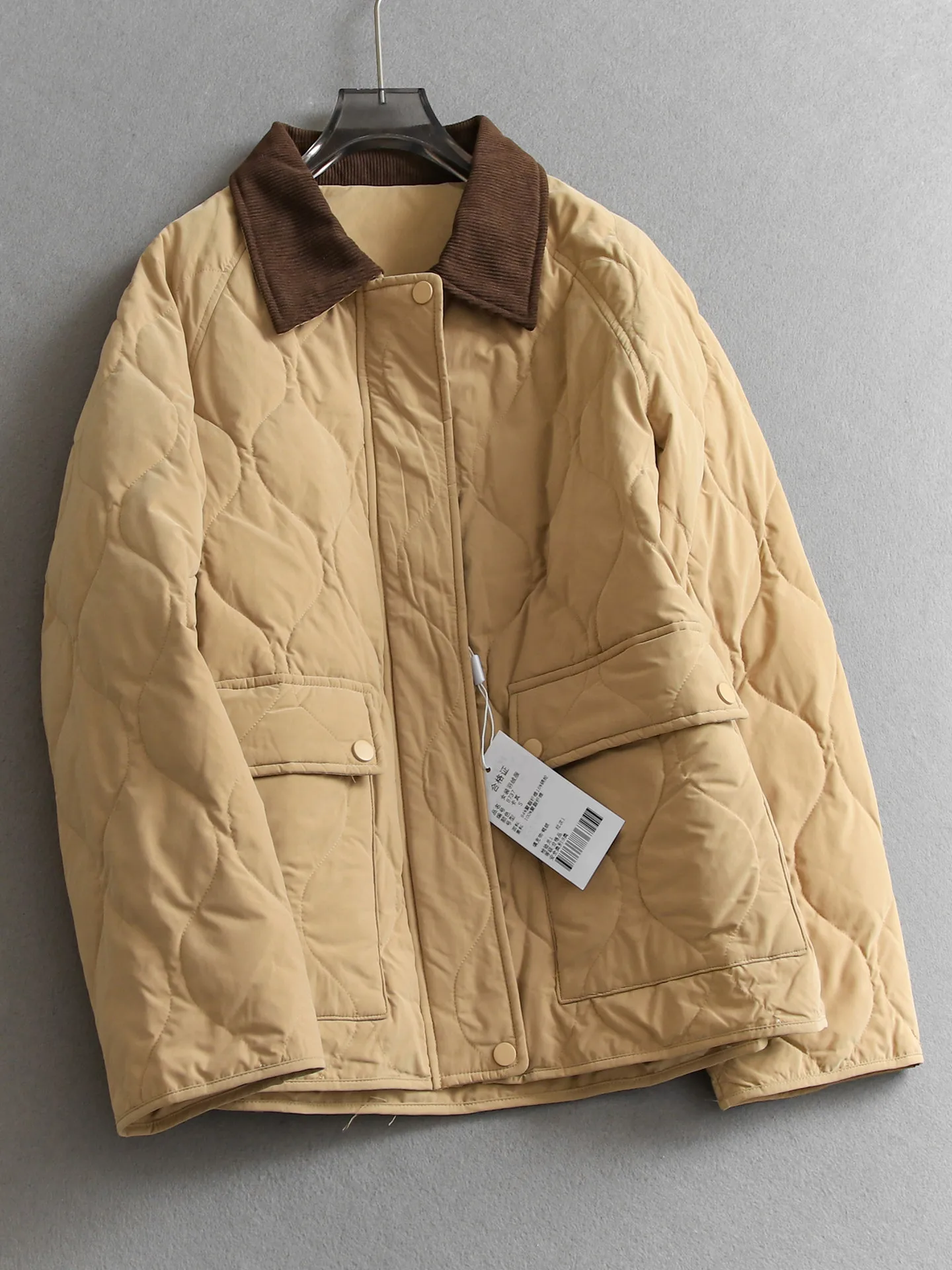 Versatile Long Sleeve down Jacket Women's Corduroy Quilted Lightweight Gourd Stitch Vintage Barn Style All-Match Outerwear
Versatile Long Sleeve down Jacket Women's Corduroy Quilted Lightweight Gourd Stitch Vintage Barn Style All-Match Outerwear
