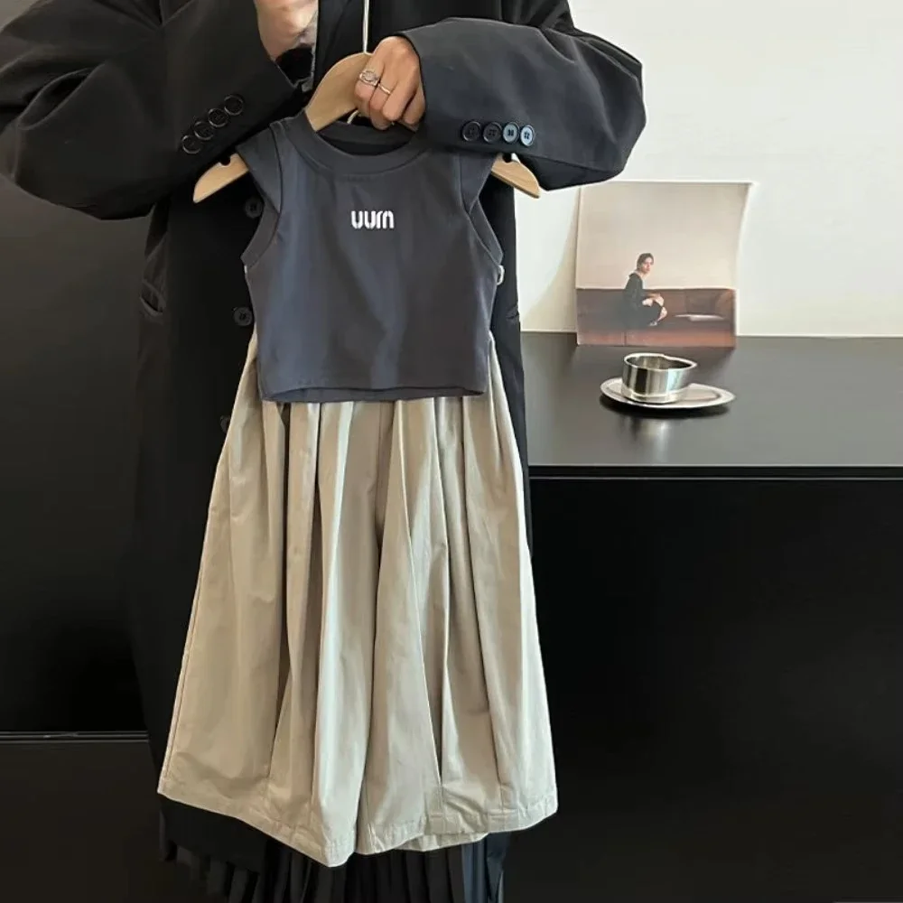 Korean Fashion Summer New Plain Color Girls' Suit Letter Printed Sleeveless Top + Pleated Wide Leg Pants Two-piece Set
Korean Fashion Summer New Plain Color Girls' Suit Letter Printed Sleeveless Top + Pleated Wide Leg Pants Two-piece Set