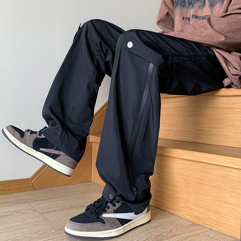 Y2K Men Streetwear Cargo Pants Techwear Vintage Side Button Design Straight Leg Trousers 2024 Casual Joggers Male Pants
Y2K Men Streetwear Cargo Pants Techwear Vintage Side Button Design Straight Leg Trousers 2024 Casual Joggers Male Pants