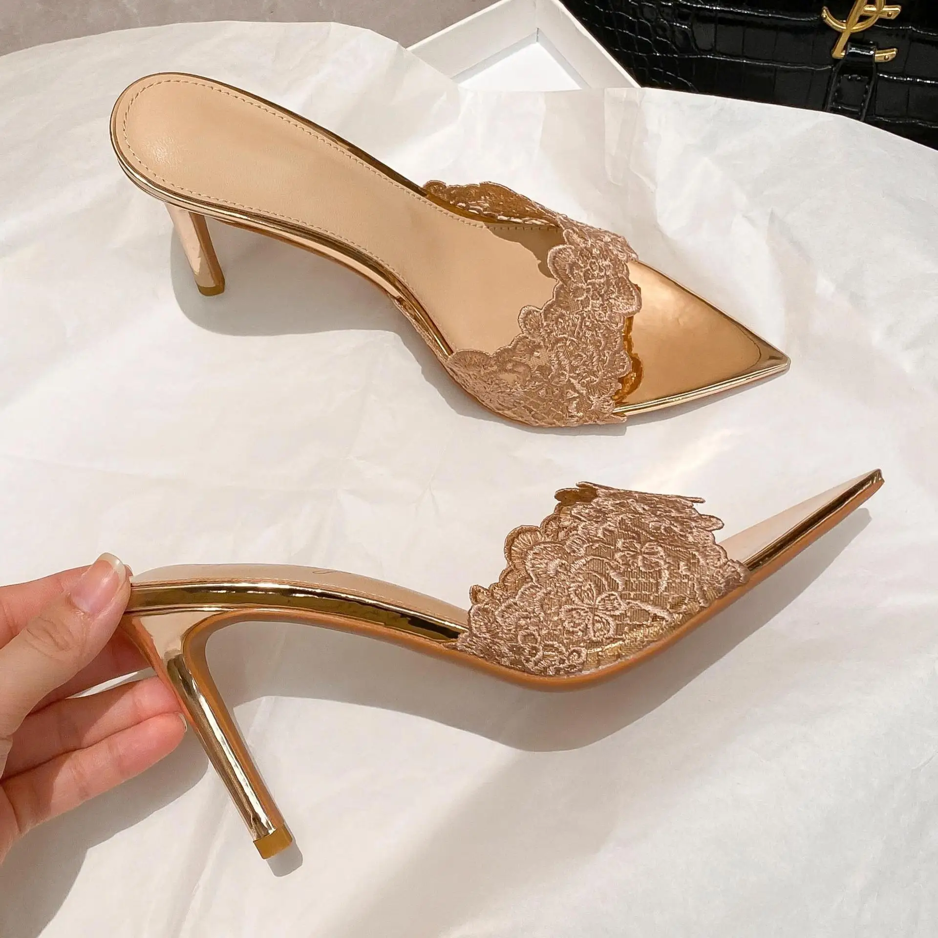 Elegant Pointed Toe Lace Embroidered High Heel Sandals Women's Thin Heel Slip-On Fashion Fairy Tale Style Party Single Shoes
Elegant Pointed Toe Lace Embroidered High Heel Sandals Women's Thin Heel Slip-On Fashion Fairy Tale Style Party Single Shoes