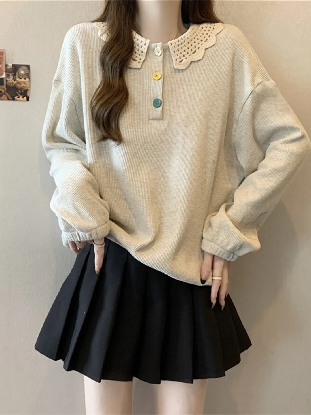 Loose Long Sleeve Lace Collar Button Sweatshirt for plus Size Women Spring 2026 Fashionable Versatile Age-defying Top
Loose Long Sleeve Lace Collar Button Sweatshirt for plus Size Women Spring 2026 Fashionable Versatile Age-defying Top
