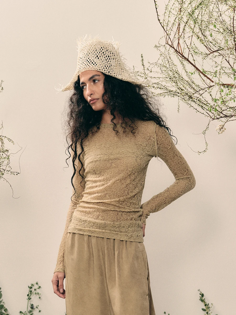 Вязаный топ Deplumer из шерсти с круглым вырезом, цвета кэмел, с эффектом холодного окрашивания, коллекция ранняя осень 2024, производство Китай
Вязаный топ Deplumer из шерсти с круглым вырезом, цвета кэмел, с эффектом холодного окрашивания, коллекция ранняя осень 2024, производство Китай