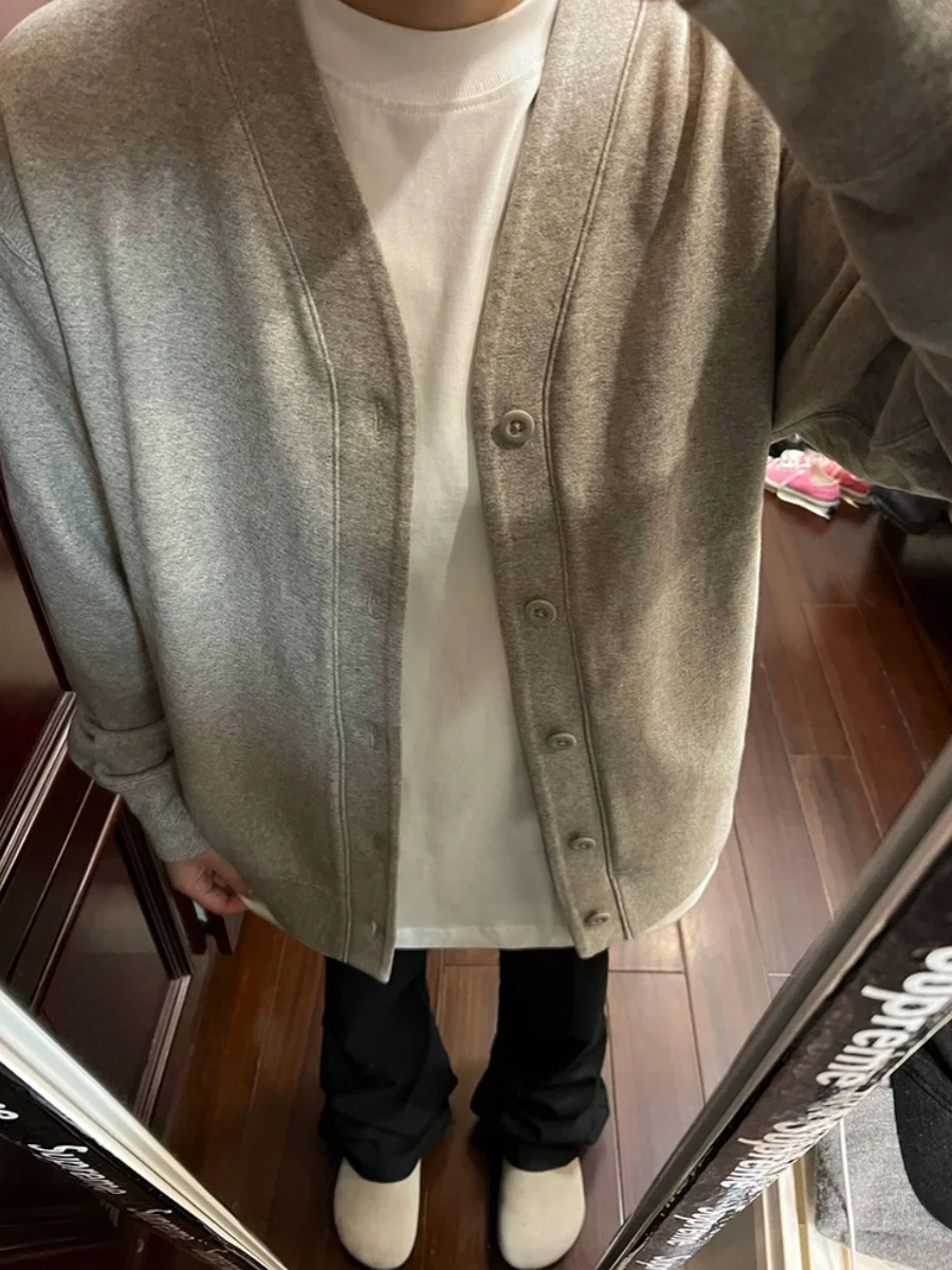 Мужской осенний тонкий кардиган оверсайз в американском стиле с V-образным вырезом, молодежный трендовый пиджак-куртка для пар
Мужской осенний тонкий кардиган оверсайз в американском стиле с V-образным вырезом, молодежный трендовый пиджак-куртка для пар