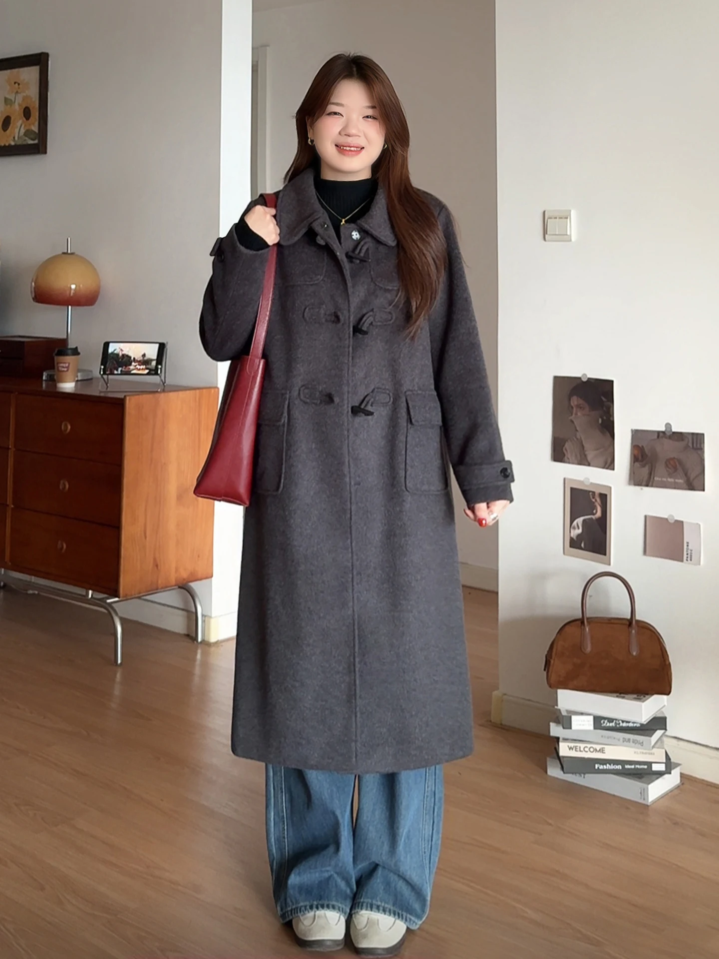 Шерстяное пальто больших размеров в корейском стиле с отложным воротником, средней длины, на пуговицах, теплое зимнее пальто для полных женщин
Шерстяное пальто больших размеров в корейском стиле с отложным воротником, средней длины, на пуговицах, теплое зимнее пальто для полных женщин