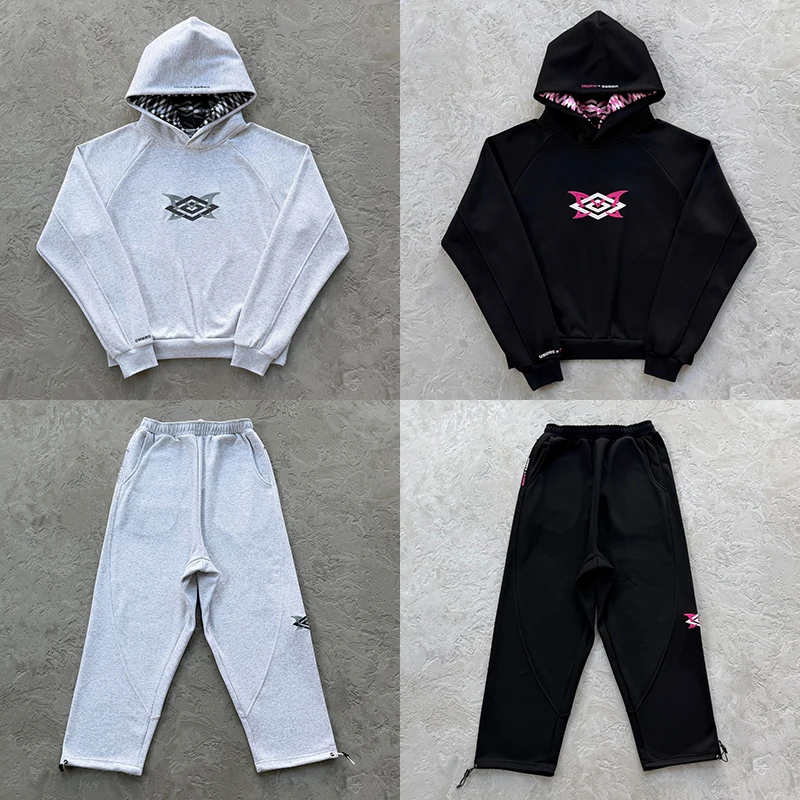 Новинка 2026: Спортивные костюмы Mertra (худи и брюки) для мужчин и женщин, с вышивкой, свободного кроя, в уличном стиле, повседневные комплекты. Реальные фото.
Новинка 2026: Спортивные костюмы Mertra (худи и брюки) для мужчин и женщин, с вышивкой, свободного кроя, в уличном стиле, повседневные комплекты. Реальные фото.