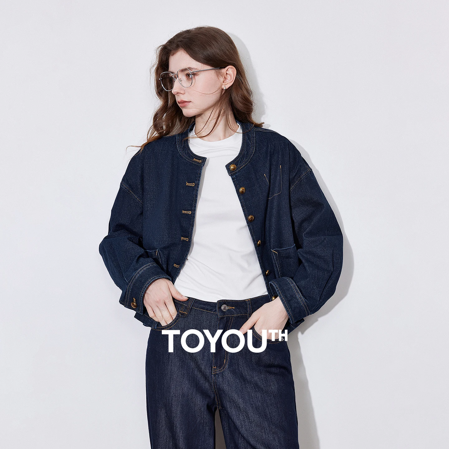 TOYOUTH женская джинсовая куртка, осень 2021, новая стильная рабочая одежда, короткая стильная куртка-кардиган с круглым вырезом 
TOYOUTH женская джинсовая куртка, осень 2021, новая стильная рабочая одежда, короткая стильная куртка-кардиган с круглым вырезом