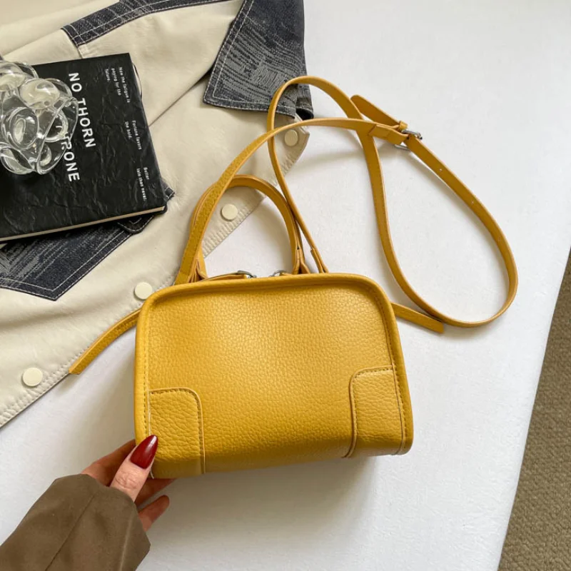 Vintage Lychee Pattern Handbag Fashion Solid Color Boston Bag Tassel Design Zippered Shoulder Bag Casual Commuter Crossbody Bag
Vintage Lychee Pattern Handbag Fashion Solid Color Boston Bag Tassel Design Zippered Shoulder Bag Casual Commuter Crossbody Bag